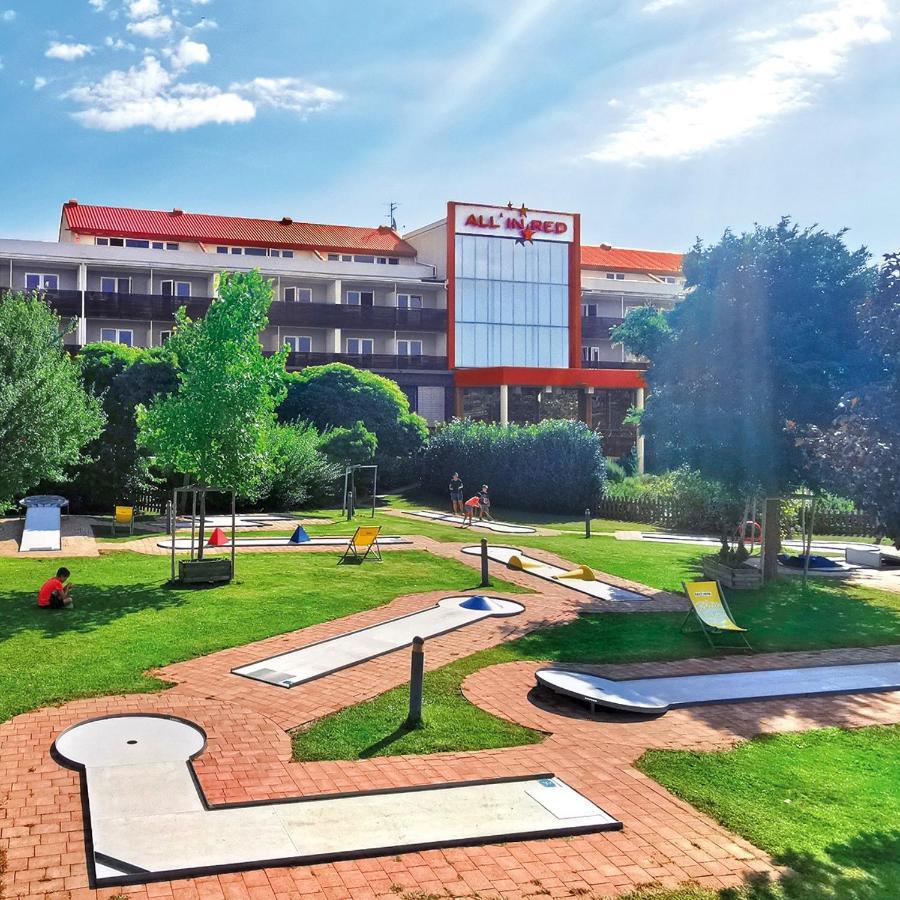 All In Red Thermenhotel ルッツマンスブルク エクステリア 写真
